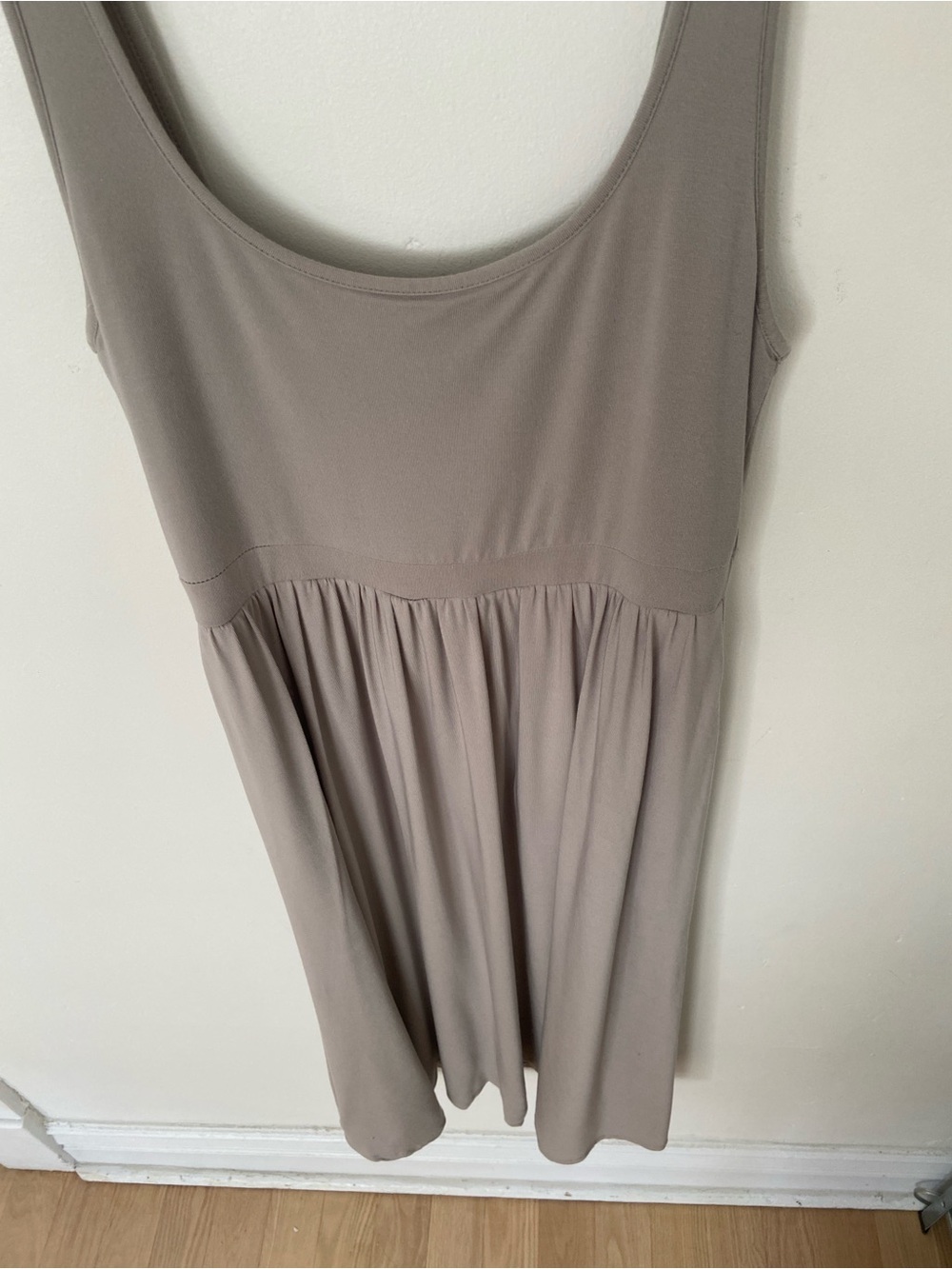 Wilfred Aritzia Market Midi Dress in Light Grey Taupe size Medium - Picture 4 of 9